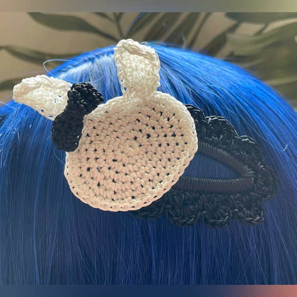 🩷RESERVED🩷CROCHETED BUNNY SNAP CLIP: BLACK/WHITE - Picture 2 of 4